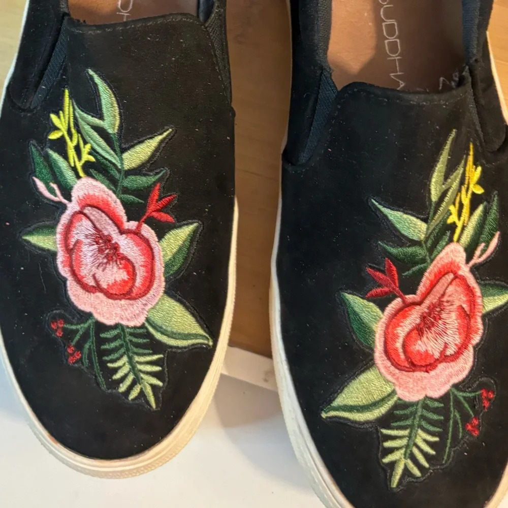 Big Buddha by Steve Madden Black Embroidered Slip On Skater Loafers Size 8 - Picture 3 of 9